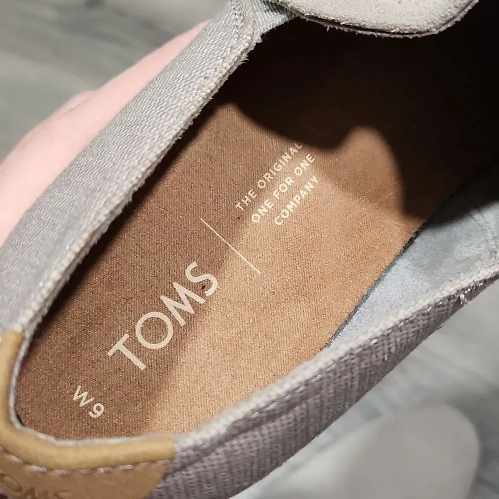 EUC TOMS Gray Shaye Suede Leather Loafers - Picture 8 of 8